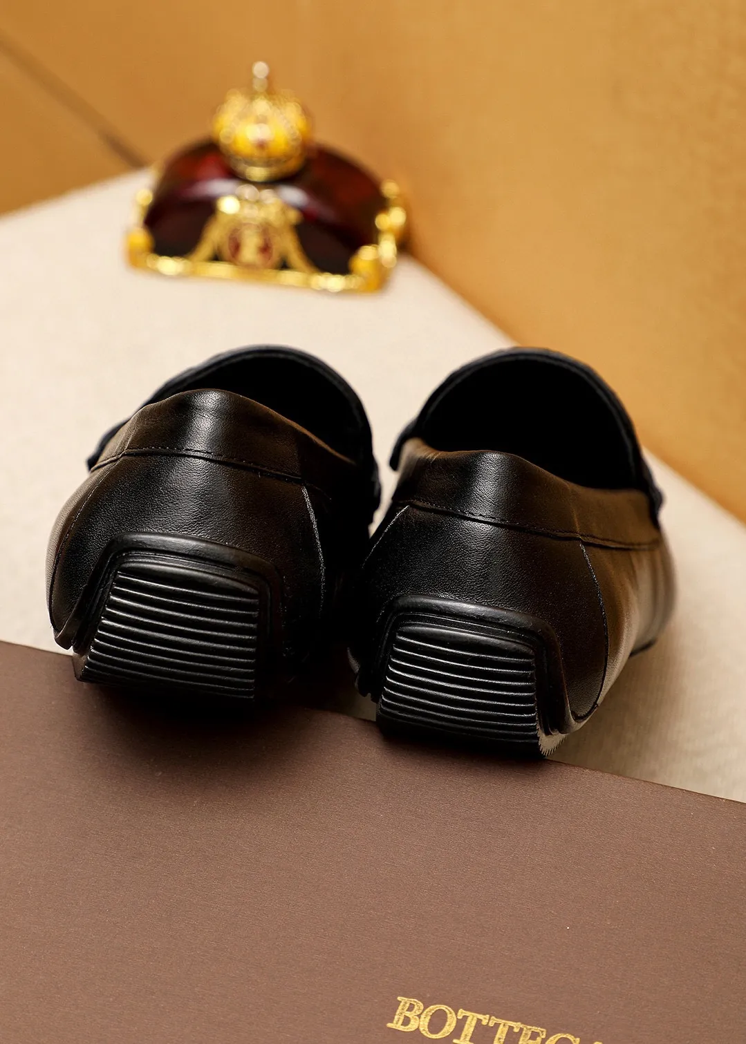 Men's Men's Shoes 💰: 420 💐BV Men's Slip-on Shoes® [BOTTEGA VENETA] Official website counter new model, one-to-one mold opening ⚠Italian calfskin embossed ➕Cow 🐂 leather lining. Driving slip-ons, available at counters, sizes 39-44 (38.45🉑️customized)